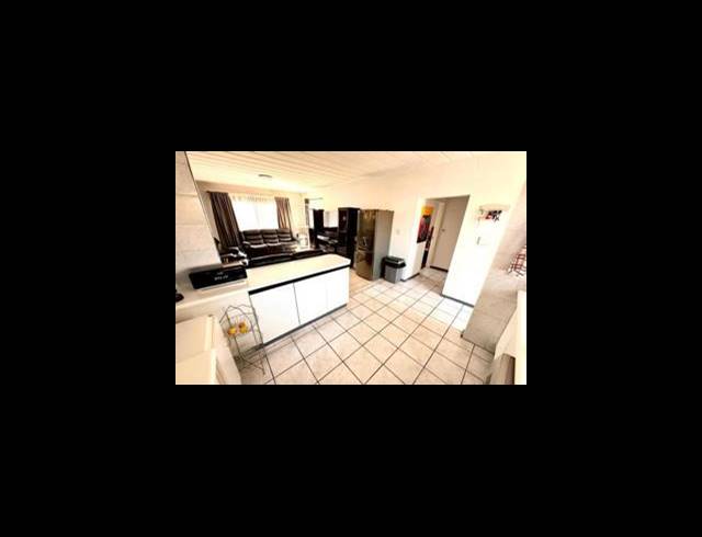 2 BEDROOM APARTMENT FOR SALE IN RANDHART